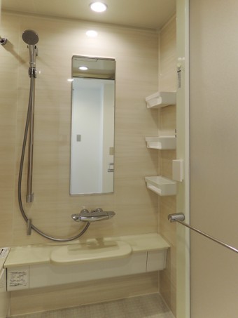 リビングを可動式の間仕切りで明るく広い空間に リビングを可動式の間仕切りで明るく広い空間に